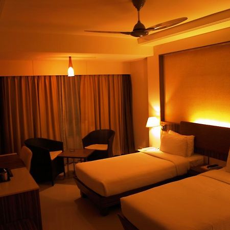 Kapila Business Hotel Pune Exteriör bild