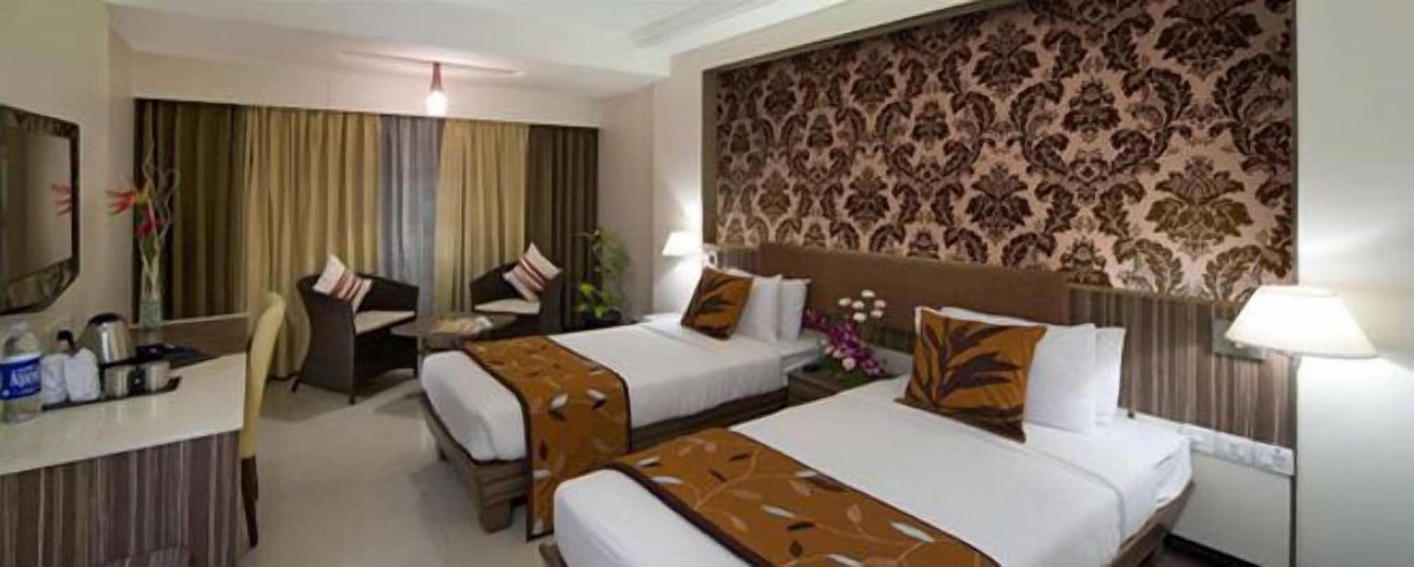 Kapila Business Hotel Pune Exteriör bild