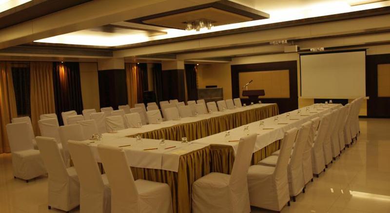 Kapila Business Hotel Pune Exteriör bild