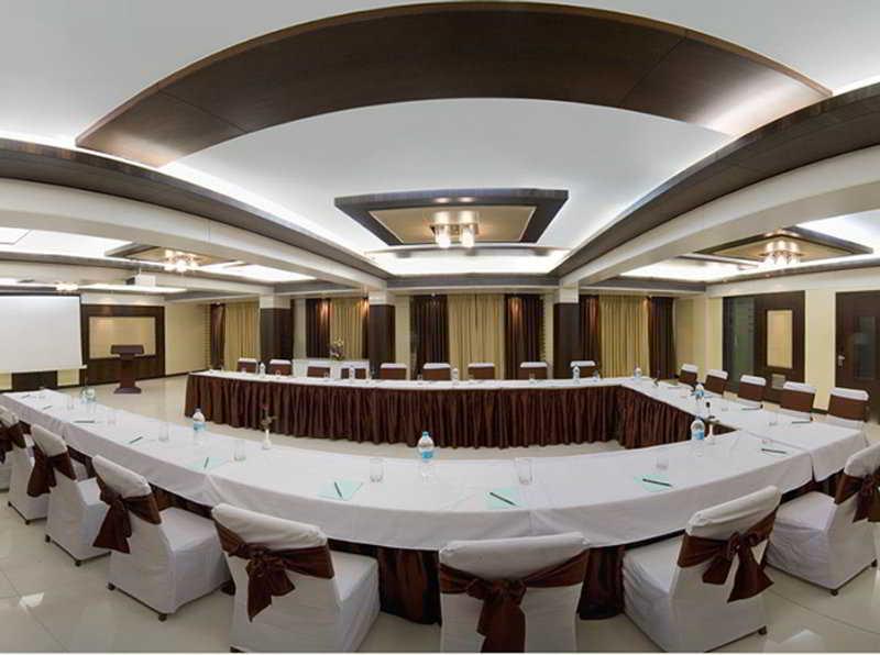 Kapila Business Hotel Pune Exteriör bild