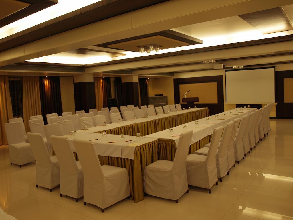 Kapila Business Hotel Pune Exteriör bild