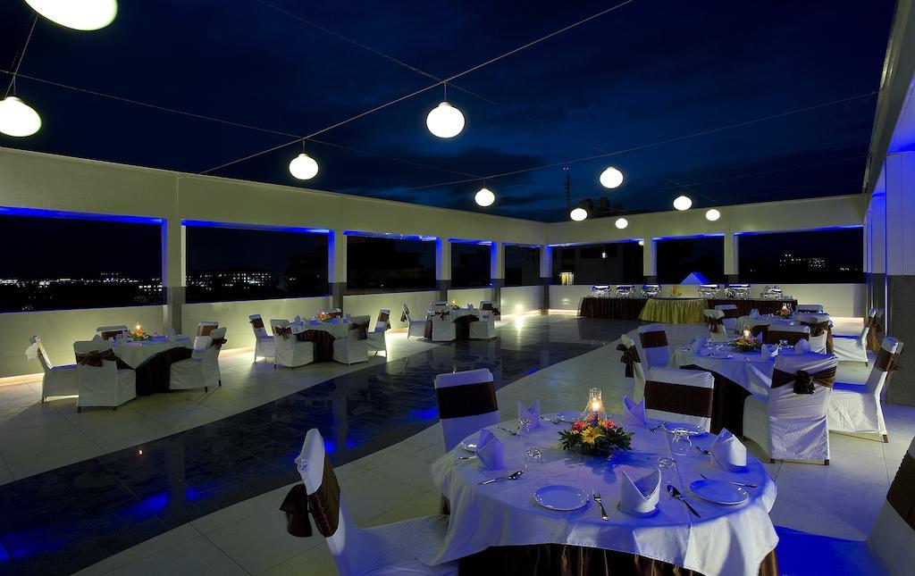 Kapila Business Hotel Pune Exteriör bild