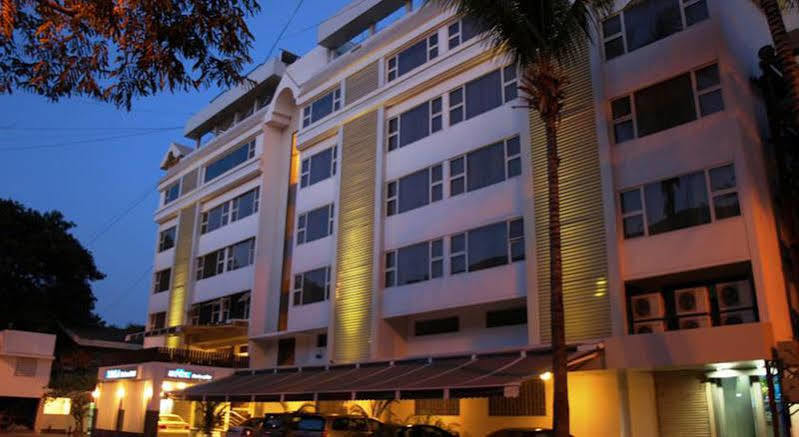 Kapila Business Hotel Pune Exteriör bild