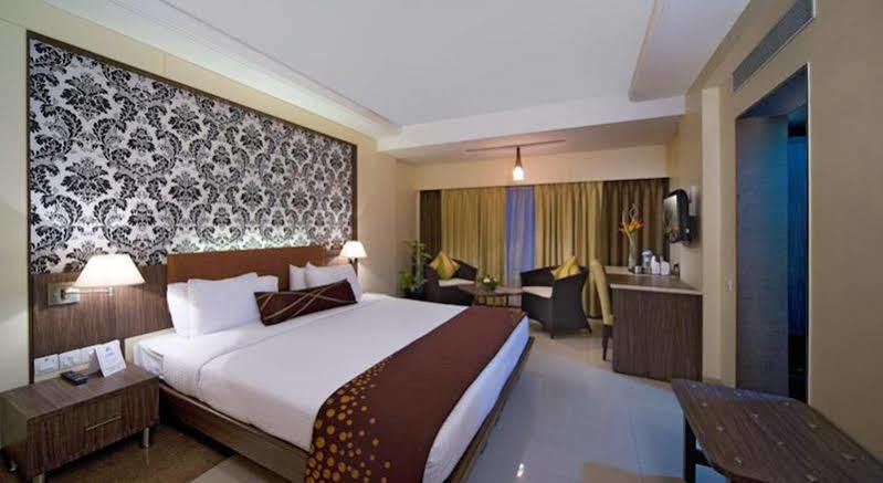 Kapila Business Hotel Pune Exteriör bild